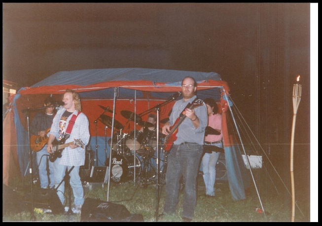 640x444 pixels (110K)